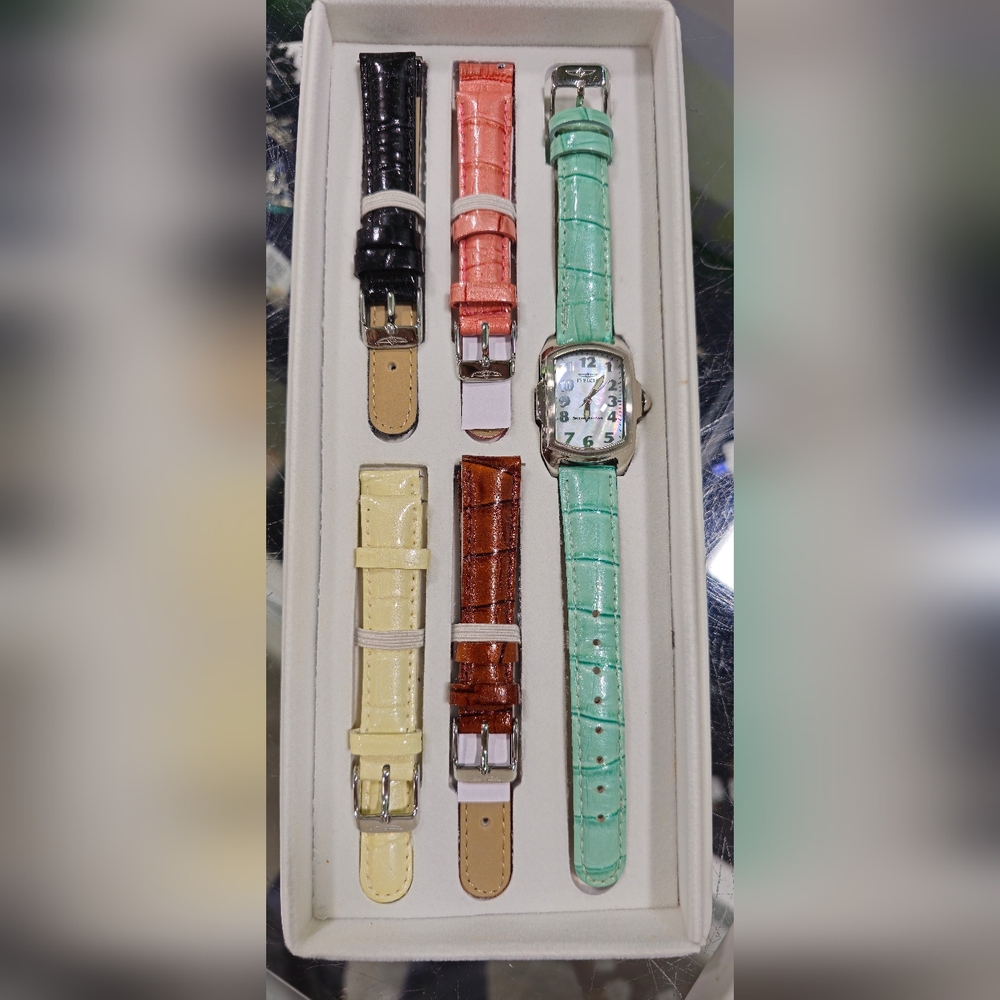 INVICTA SPECIAL EDITION LUPAH WATCH WITH EXTRA MULTIPLE COLOR LEATHER STRAPS.